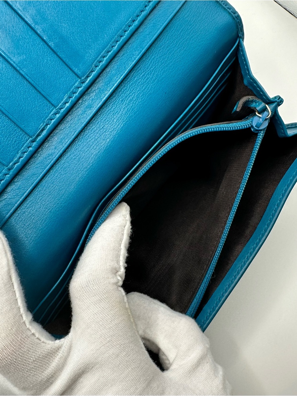 Gucci Teal/Turquoise Embossed GG Continental Wallet - Picture 9 of 13